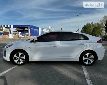 Белый Хендай Ioniq, объемом двигателя 0 л и пробегом 42 тыс. км за 15300 $, фото 7 на Automoto.ua