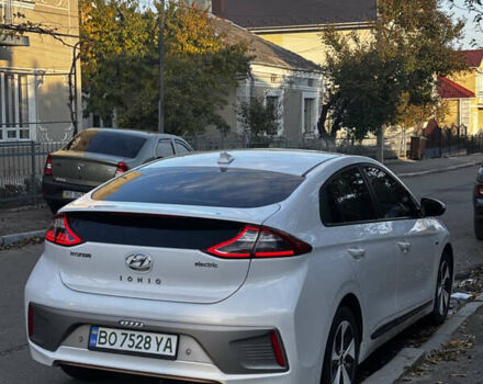 Белый Хендай Ioniq, объемом двигателя 0 л и пробегом 91 тыс. км за 12300 $, фото 3 на Automoto.ua