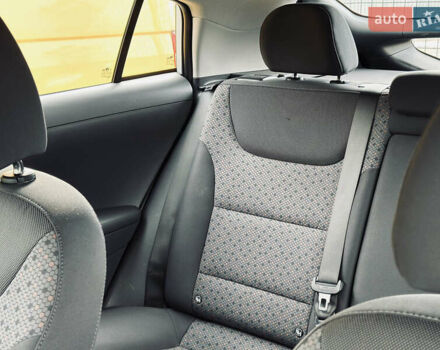 Белый Хендай Ioniq, объемом двигателя 0 л и пробегом 186 тыс. км за 12500 $, фото 61 на Automoto.ua