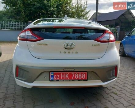 Білий Хендай Ioniq, об'ємом двигуна 0 л та пробігом 105 тис. км за 13700 $, фото 5 на Automoto.ua