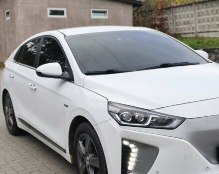 Белый Хендай Ioniq, объемом двигателя 0 л и пробегом 142 тыс. км за 13300 $, фото 12 на Automoto.ua