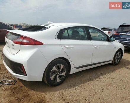 Белый Хендай Ioniq, объемом двигателя 1.58 л и пробегом 150 тыс. км за 3000 $, фото 2 на Automoto.ua
