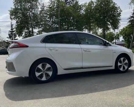 Белый Хендай Ioniq, объемом двигателя 0 л и пробегом 102 тыс. км за 13000 $, фото 24 на Automoto.ua