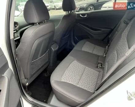 Білий Хендай Ioniq, об'ємом двигуна 0 л та пробігом 96 тис. км за 12599 $, фото 17 на Automoto.ua