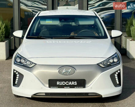 Белый Хендай Ioniq, объемом двигателя 0 л и пробегом 186 тыс. км за 12500 $, фото 1 на Automoto.ua