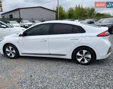 Білий Хендай Ioniq, об'ємом двигуна 0 л та пробігом 96 тис. км за 12599 $, фото 6 на Automoto.ua