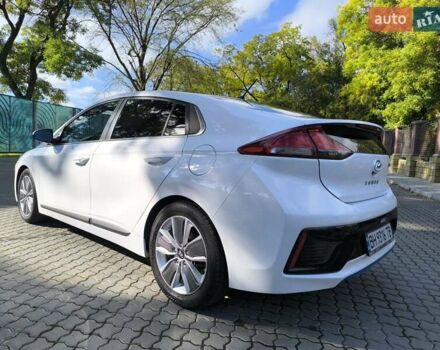 Хендай Ioniq 2017 в Одессе на Automoto.ua Белый Хендай Ioniq, объемом двигателя 1.6 л и пробегом 92 тыс. км за 12888 $, фото 37 на Automoto.ua