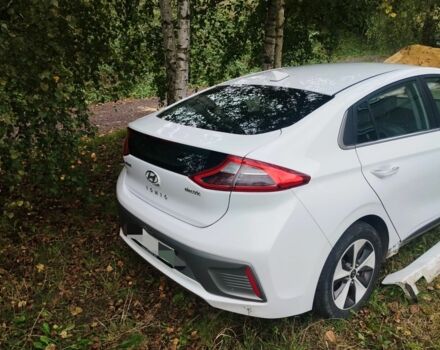 Белый Хендай Ioniq, объемом двигателя 0 л и пробегом 120 тыс. км за 9000 $, фото 5 на Automoto.ua