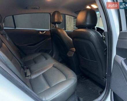 Білий Хендай Ioniq, об'ємом двигуна 1.58 л та пробігом 144 тис. км за 14500 $, фото 12 на Automoto.ua