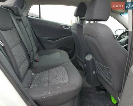 Белый Хендай Ioniq, объемом двигателя 1.58 л и пробегом 150 тыс. км за 3000 $, фото 9 на Automoto.ua