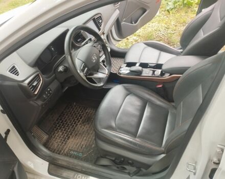 Белый Хендай Ioniq, объемом двигателя 0 л и пробегом 120 тыс. км за 9000 $, фото 4 на Automoto.ua