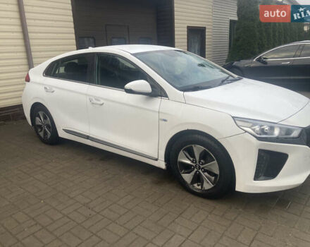 Білий Хендай Ioniq, об'ємом двигуна 0 л та пробігом 198 тис. км за 8800 $, фото 1 на Automoto.ua