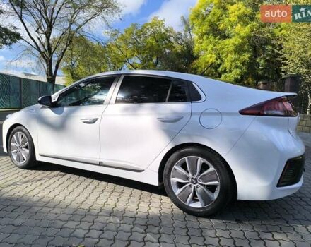 Хендай Ioniq 2017 в Одессе на Automoto.ua Белый Хендай Ioniq, объемом двигателя 1.6 л и пробегом 92 тыс. км за 12888 $, фото 40 на Automoto.ua