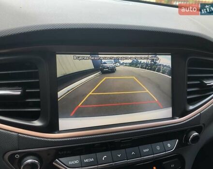 Белый Хендай Ioniq, объемом двигателя 0 л и пробегом 94 тыс. км за 18999 $, фото 7 на Automoto.ua