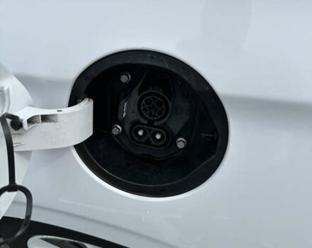 Белый Хендай Ioniq, объемом двигателя 0 л и пробегом 165 тыс. км за 12000 $, фото 6 на Automoto.ua