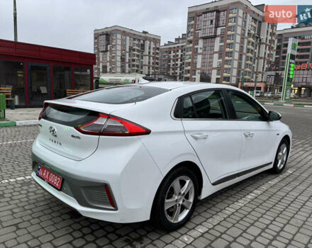 Білий Хендай Ioniq, об'ємом двигуна 0 л та пробігом 102 тис. км за 12200 $, фото 5 на Automoto.ua