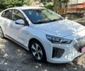 Белый Хендай Ioniq, объемом двигателя 0 л и пробегом 182 тыс. км за 11100 $, фото 4 на Automoto.ua