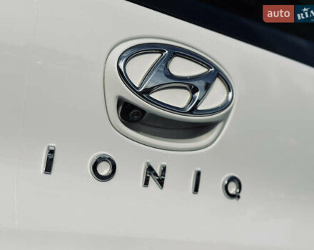 Белый Хендай Ioniq, объемом двигателя 0 л и пробегом 186 тыс. км за 12500 $, фото 15 на Automoto.ua
