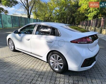 Хендай Ioniq 2017 в Одессе на Automoto.ua Белый Хендай Ioniq, объемом двигателя 1.6 л и пробегом 92 тыс. км за 12888 $, фото 38 на Automoto.ua