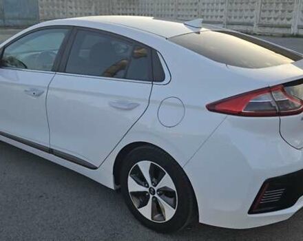 Белый Хендай Ioniq, объемом двигателя 0 л и пробегом 148 тыс. км за 12950 $, фото 2 на Automoto.ua