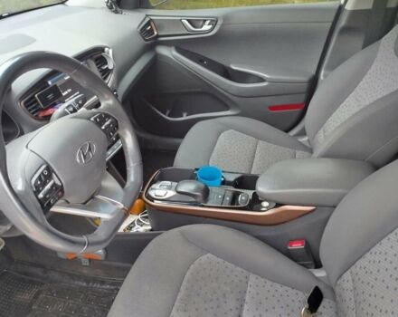 Білий Хендай Ioniq, об'ємом двигуна 0 л та пробігом 187 тис. км за 10500 $, фото 1 на Automoto.ua