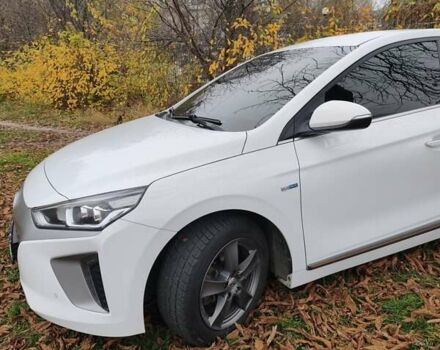 Белый Хендай Ioniq, объемом двигателя 0 л и пробегом 142 тыс. км за 13300 $, фото 1 на Automoto.ua