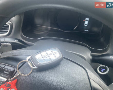 Білий Хендай Ioniq, об'ємом двигуна 0 л та пробігом 198 тис. км за 8800 $, фото 17 на Automoto.ua