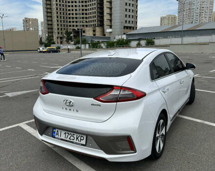 Белый Хендай Ioniq, объемом двигателя 0 л и пробегом 165 тыс. км за 12000 $, фото 5 на Automoto.ua