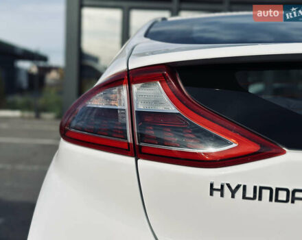 Белый Хендай Ioniq, объемом двигателя 0 л и пробегом 186 тыс. км за 12500 $, фото 11 на Automoto.ua