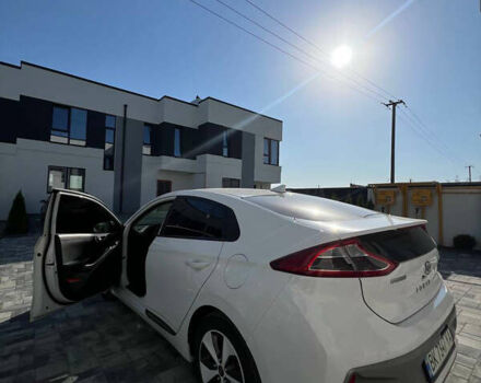 Белый Хендай Ioniq, объемом двигателя 0 л и пробегом 150 тыс. км за 11900 $, фото 21 на Automoto.ua