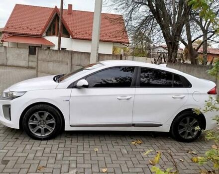 Білий Хендай Ioniq, об'ємом двигуна 0 л та пробігом 141 тис. км за 12000 $, фото 8 на Automoto.ua