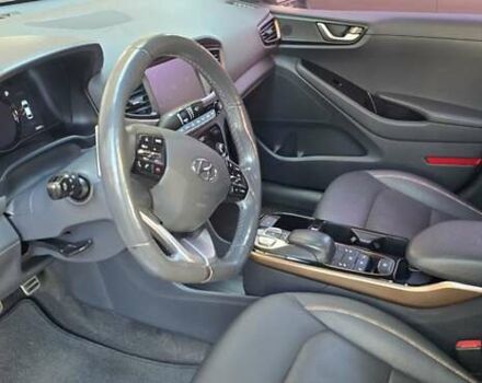 Хендай Ioniq 2017 в Кривом Роге на Automoto.ua Белый Хендай Ioniq, объемом двигателя 0 л и пробегом 69 тыс. км за 15900 $, фото 8 на Automoto.ua