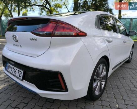Хендай Ioniq 2017 в Одессе на Automoto.ua Белый Хендай Ioniq, объемом двигателя 1.6 л и пробегом 92 тыс. км за 12888 $, фото 2 на Automoto.ua
