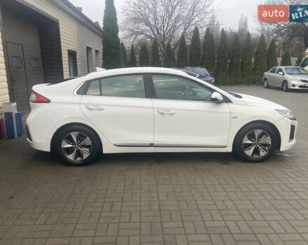 Білий Хендай Ioniq, об'ємом двигуна 0 л та пробігом 198 тис. км за 8800 $, фото 2 на Automoto.ua