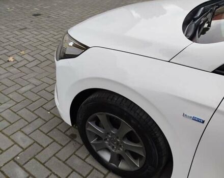 Білий Хендай Ioniq, об'ємом двигуна 0 л та пробігом 141 тис. км за 12000 $, фото 5 на Automoto.ua