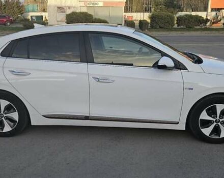 Белый Хендай Ioniq, объемом двигателя 0 л и пробегом 148 тыс. км за 12950 $, фото 6 на Automoto.ua