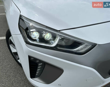Белый Хендай Ioniq, объемом двигателя 0 л и пробегом 165 тыс. км за 12000 $, фото 10 на Automoto.ua