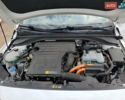 Белый Хендай Ioniq, объемом двигателя 1.58 л и пробегом 150 тыс. км за 3000 $, фото 10 на Automoto.ua