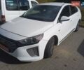 Белый Хендай Ioniq, объемом двигателя 1.58 л и пробегом 305 тыс. км за 12500 $, фото 3 на Automoto.ua
