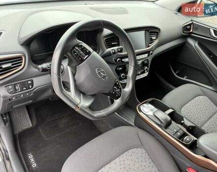 Білий Хендай Ioniq, об'ємом двигуна 0 л та пробігом 96 тис. км за 12599 $, фото 10 на Automoto.ua