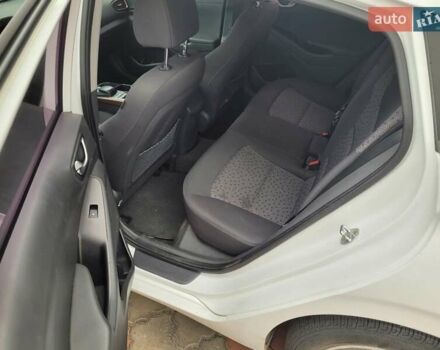 Білий Хендай Ioniq, об'ємом двигуна 0 л та пробігом 71 тис. км за 12200 $, фото 6 на Automoto.ua