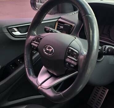 Хендай Ioniq 2017 в Кривом Роге на Automoto.ua Белый Хендай Ioniq, объемом двигателя 0 л и пробегом 69 тыс. км за 15900 $, фото 13 на Automoto.ua