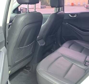 Хендай Ioniq 2017 в Кривом Роге на Automoto.ua Белый Хендай Ioniq, объемом двигателя 0 л и пробегом 69 тыс. км за 15900 $, фото 14 на Automoto.ua