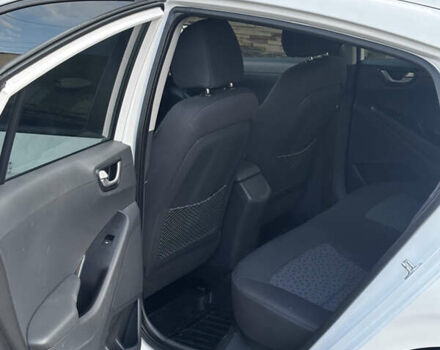 Белый Хендай Ioniq, объемом двигателя 0 л и пробегом 91 тыс. км за 12300 $, фото 8 на Automoto.ua