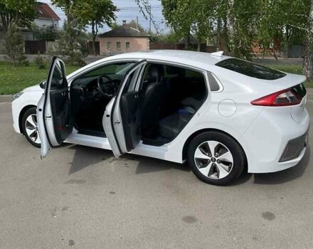 Белый Хендай Ioniq, объемом двигателя 0 л и пробегом 102 тыс. км за 13000 $, фото 8 на Automoto.ua