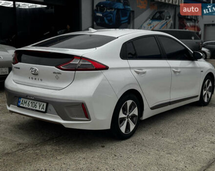 Белый Хендай Ioniq, объемом двигателя 0 л и пробегом 118 тыс. км за 10750 $, фото 5 на Automoto.ua