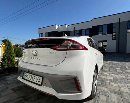 Белый Хендай Ioniq, объемом двигателя 0 л и пробегом 150 тыс. км за 11900 $, фото 24 на Automoto.ua
