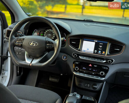 Білий Хендай Ioniq, об'ємом двигуна 0 л та пробігом 165 тис. км за 11900 $, фото 76 на Automoto.ua