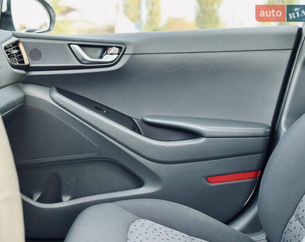 Белый Хендай Ioniq, объемом двигателя 0 л и пробегом 186 тыс. км за 12500 $, фото 29 на Automoto.ua