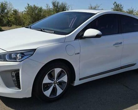 Хендай Ioniq 2017 в Кривом Роге на Automoto.ua Белый Хендай Ioniq, объемом двигателя 0 л и пробегом 69 тыс. км за 15900 $, фото 2 на Automoto.ua